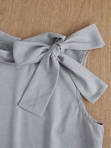 SHEIN Franclia Bộ 2 món gồm áo hai dây cổ buộc và quần short chấm bi tối giản dành cho nữ. - Xám - Xem 3