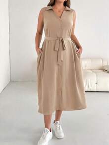 SHEIN Essnce Robe chemise mi-longue boutonné bleu foncé basique, ample et confortable, polyvalente pour le quotidien. Robe de travail pour femme, tenue d'aéroport, style simple, vêtements pour enseignante, tenue de bureau, robe col V avec poches, grande taille, printemps et été - Nude - Voir 4