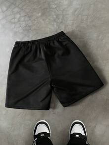 TOKVUE Pantalones cortos sueltos casuales de hombre con bolsillo inclinado y estampado de letras - Negro - Ver 4