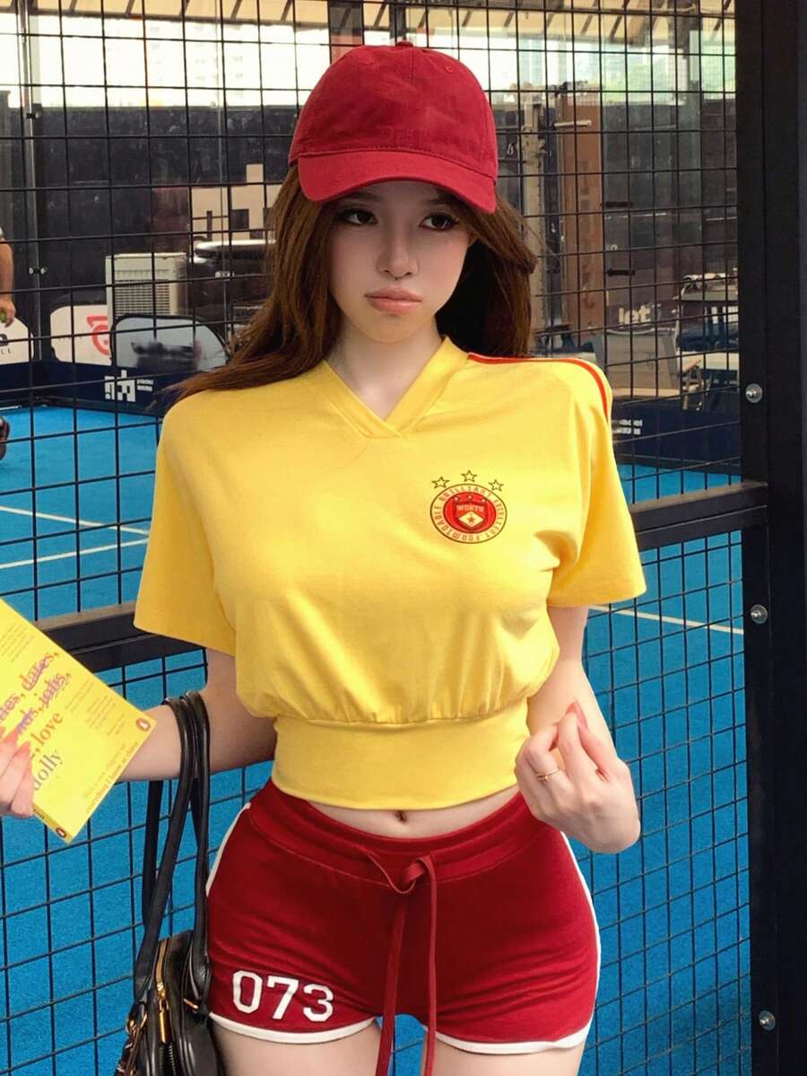 DAZY 女士V领短袖休闲T恤，星形印花 - 黃色 - 查看 1