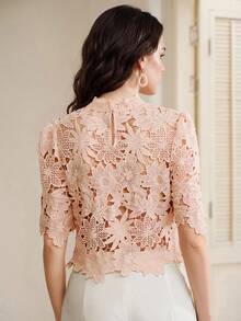 Anewsta Áo croptop cổ ren hồng họa tiết hoa khoét lỗ tay cánh hoa - Hồng - Xem 2