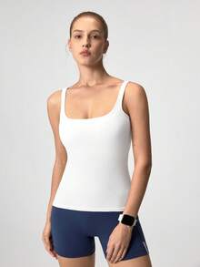 Loungeista Camiseta de tirantes de mujer de hilo de punto blanco, camiseta de tirantes con escote cuadrado y espalda descubierta, sección delgada con sujetador incorporado, camiseta de sujetador de moda simple y casual, personalizada, para compras, fiestas en casa, con tirantes, top para hacer ejercicio - Blanco - Ver 1