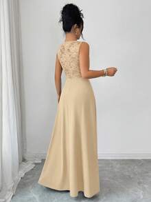 Elenzga Robe élégante, romantique et sexy pour femmes avec patchwork en dentelle, col rond, détail de torsion à la taille et jupe fluide - Nude - Voir 2