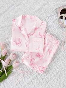 Conjunto de pijama infantil feminino, tecido de cetim macio, blusa de manga curta e shorts com laço charmoso e estampa, roupa de dormir confortável. - Multicolorido - Ver 6