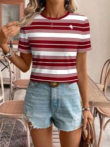 SHEIN Frenchy 这款休闲简约复古撞色条纹印花圆领宽松T恤，适合女士穿着，可用于外出、街头风、机场、时尚、海滩度假、通勤、婚礼和派对等场合。 - 彩色 - 查看 8