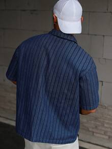 Áo sơ mi nam tay ngắn cổ kéo khóa nửa thân, thêu chữ, họa tiết sọc, màu xanh denim bạc. - Nhiều màu - Xem 2