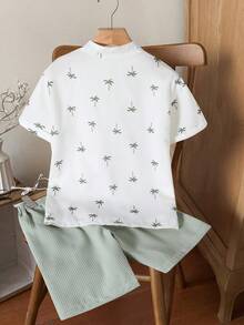 SHEIN Tween Boys' Commuter Casual Textured Striped Fabric Stand Collar Shirt & Striped Shorts 2 Pieces Set, Comfortable & Fashionable - Green - View 2