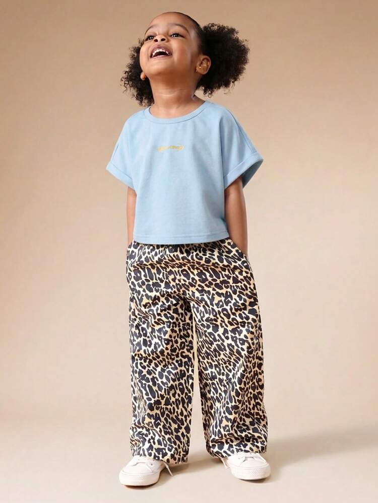 Conjunto de Duas Peças Feminino, Top de Ajuste Relaxado e Calça Pantalona com Estampa Animal para o Verão