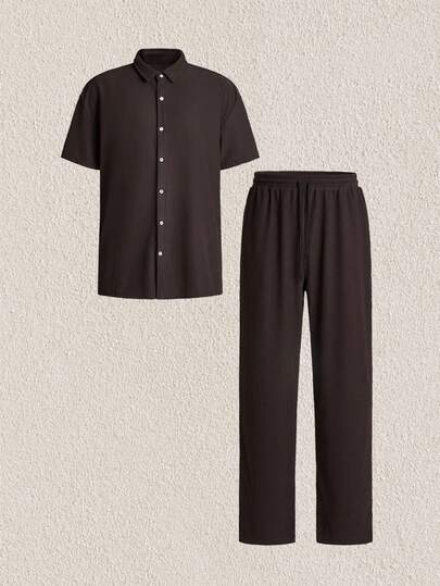 Mercer Haus GloMan 男士罗纹针织两件套，复古风格纯色纹理面料，略带弹性的舒适纽扣短袖衬衫搭配抽绳长裤，透气性佳，适合街头穿着、日常穿着、周末外出、社交聚会等场合，是送给朋友或丈夫的绝佳礼物，也是母亲节的理想之选。