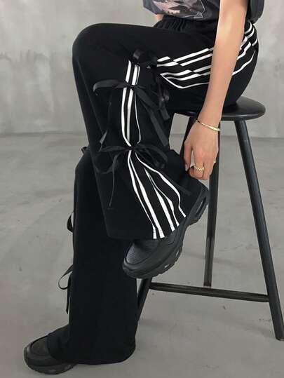 FRIFUL Quần nữ kiểu dáng thường ngày với họa tiết sọc tương phản và điểm nhấn là nơ.