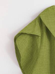 SHEIN LUNE CURVE 大码女式纯色不对称荷叶边短袖时尚衬衫，圣帕特里克节绿色衬衫，度假海滩装 - 青檸色 - 查看 3