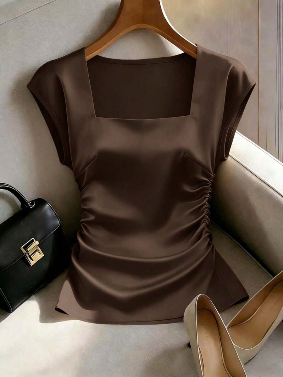 SHEIN Franclia 女款優雅法式深棕色方領短袖抓皺腰身緞面襯衫,夏季辦公休閒穿搭 - 棕色 - 查看 1