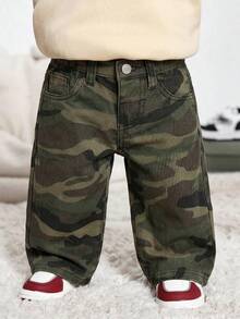 軍綠色