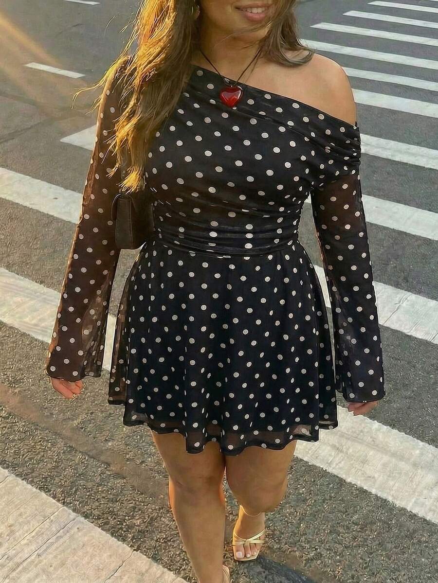 SHEIN ICON 大码女式波点网纱单肩长袖迷你连衣裙，Y2K风格，适合秋季、约会和性感穿着；也是女士春季连衣裙，优雅的女式连衣裙。 - 黑色 - 查看 1