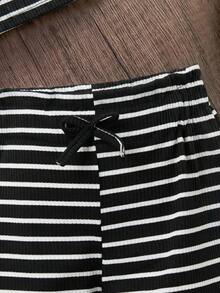 Emery Rose Kids Emery Rose Kids Bộ đồ 2 món cho bé gái, áo không tay và quần short dệt kim kẻ sọc đen trắng, áo yếm mùa hè, phù hợp cho bé gái 4-5 tuổi, trang phục mùa hè cho bé gái, bộ đồ thường ngày cho bé gái, trang phục mùa hè thường ngày, áo mùa hè thường ngày, trang phục đi nghỉ hè, bộ đồ nghỉ lễ mùa hè. - Đen và trắng - Xem 6
