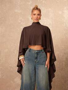 Lumalex Et nouvelle cape élégante et Top de gamme pour femmes avec une épaule, manches cape, col en lin asymétrique à volants. Top avec col montant, dos court, devant long. Livré avec un top sans bretelles comme couche intérieure. Convient pour une sortie de nuit, une fête, un rendez-vous, la campagne, un bal de promo, les loisirs, les vacances, la plage, un mariage, un festival de musique, la Saint-Valentin, Halloween, l'Aïd al-Adha, le printemps/l'été - Tabac - Voir 4