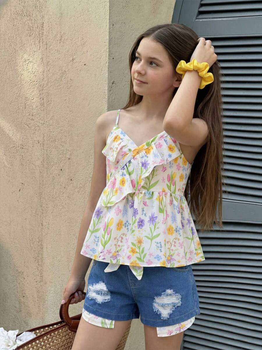 SHEIN Bộ 2 món cho bé gái tuổi teen: Áo hai dây màu hồng xếp ly và quần short denim rách màu xanh dương kèm thắt lưng kẻ caro, đa năng và thời trang cho trang phục hàng ngày. - Nhiều màu - Xem 1