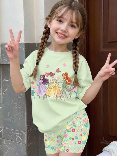 一套女童甜美薄荷绿短袖套装，包括梦幻公主印花T恤和可爱蝴蝶、小鹿、花朵图案短裤，夏季套装