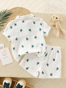 SHEIN Vintaside Kids 2 件/套男童夏季休闲仙人掌印花短袖 T 恤和短裤套装 - 白色 - 查看 2