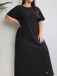 Modelyn 純色質感大尺碼連衣裙 - 黑色 - 查看 8
