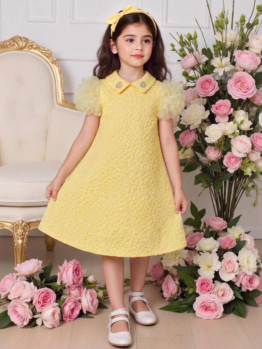 SHEIN Elladie kids 女童夏季新款宽松领口水钻花卉设计短袖网纱露背直筒连衣裙,简约时尚优雅公主风 - 黃色 - 查看 1