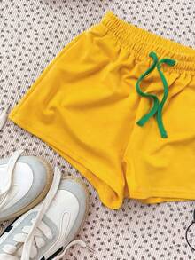 SHEIN Pantalones cortos casuales y versátiles para uso diario con estampado de letras y números y cintura con cordón para niñas preadolescentes - Amarillo - Ver 5