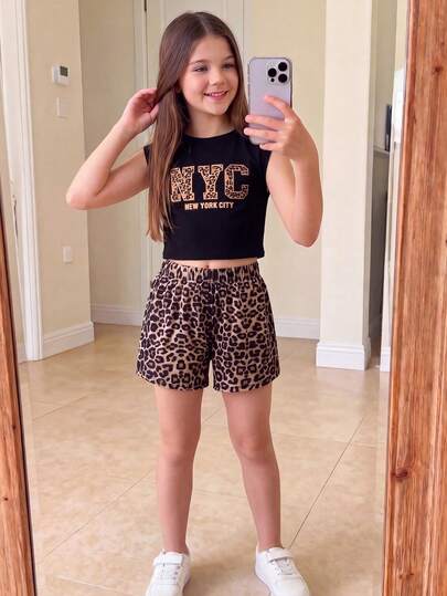 SHEIN 两件套少女时尚酷炫圆领字母树叶印花短袖上衣和短裤套装，适合夏季户外活动、玩耍和休闲出行