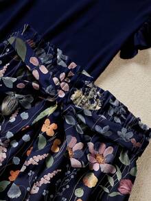 SHEIN LUNE Bộ 2 món thanh lịch gồm áo và quần short in họa tiết, màu trơn, viền bèo nhún, thích hợp cho mùa hè. - Nhiều màu - Xem 5
