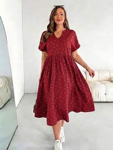 SHEIN Essnce فستان كاجوال للسيدات ذوات الأحجام الكبيرة مطبوع بنقاط مع كشكشة - الأحمر - مشاهدة 3