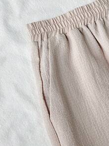 SHEIN Bộ đồ đôi nữ tuổi teen phong cách thường ngày, chất liệu vải dệt họa tiết kaki, kiểu áo quây buộc dây phía trước kẻ sọc nhún bèo và quần ống rộng cạp thấp có dây rút, thích hợp cho mùa hè, chụp ảnh đường phố, ăn trưa. - Màu Khaki - Xem 5