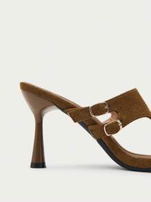 Nöista A Chic Kitten Heel Sandal In Soft Brown Microfber, Featuring A Toe-Post Design And Side Buckle Details For A Refined, Modern Look. - Khaki - View 9