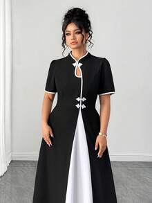 SHEIN Tall CURVE Gaun Midi Lengan Pendek Blok Warna Hitam Putih Gaya Cina Elegan Ukuran Plus, Gaun Midi Makan Malam Musim Panas dengan Potongan Pinggang Mengembang dan Hiasan Patchwork - Hitam dan Putih - View 5