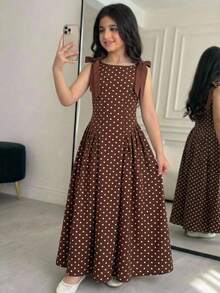 SHEIN Đầm hai dây chấm bi cổ điển cho bé gái tuổi teen, chất liệu vải mềm mại (nền nâu đậm họa tiết chấm bi trắng + nơ bản rộng + chân váy xòe), chất vải mềm mại phù hợp cho nhiều mùa, họa tiết chấm bi cổ điển kết hợp với màu sắc retro phù hợp cho đi chơi/hẹn hò hàng ngày, chân váy rộng rãi không bó sát, dễ phối đồ và bảo quản, tạo nên vẻ ngoài dịu dàng, cổ điển cho bé gái. - Cà phê nâu - Xem 3