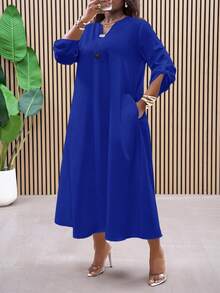 SHEIN CURVE+ 2025春夏新款白色休闲卷边宽松日常连衣裙，百搭简约风，适合各种身材，包括大码、休闲、度假等场合，也适合海滩度假、毕业典礼、下午茶等场合。 - 寶藍色 - 查看 3