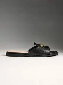 Solezae Damen Schwarze Horsebit Dekor Quadratische Zehenpartie PU Schwarze Slides - Klassisch Heritage Chic Flache Mules - Schwarz - Übersicht 8