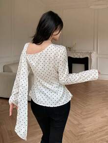 Modelyn 缎面波点印花设计收腰优雅上衣，适合外出和约会 - 白色 - 查看 2