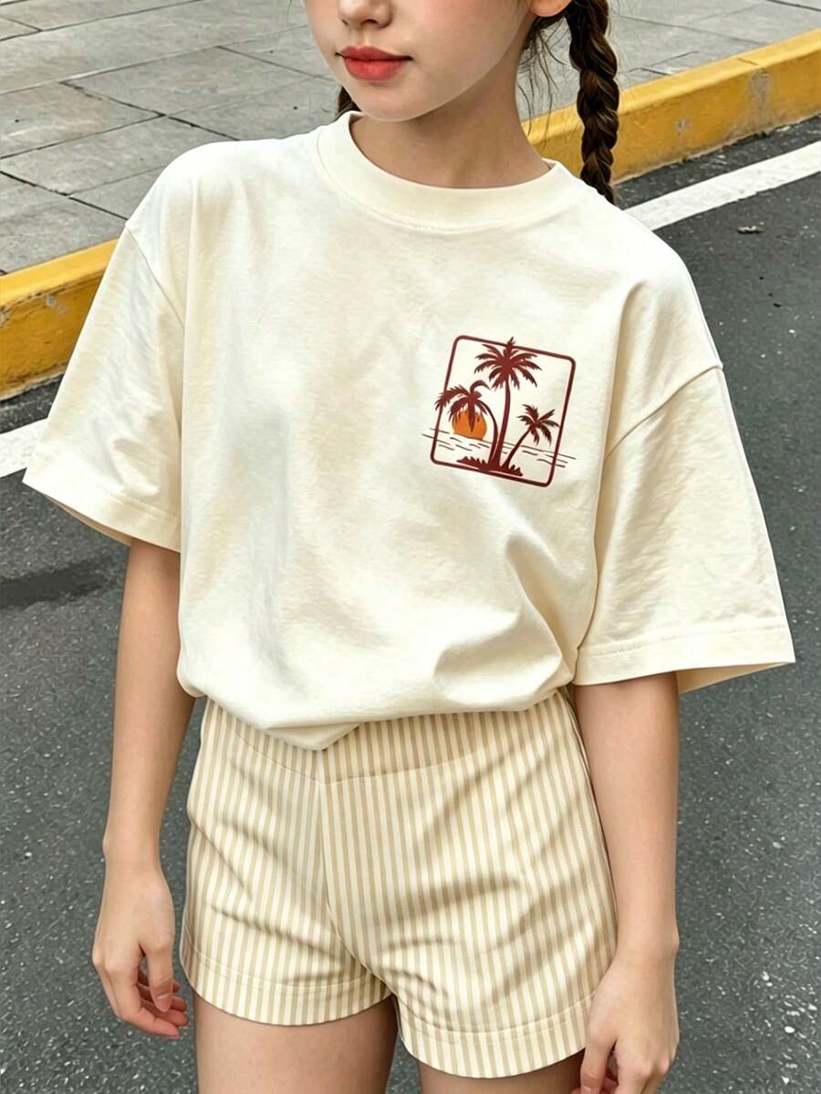 米黄色条纹热带棕榈树印花少女休闲简约圆领短袖T恤短裤两件套,适合春夏日常穿着、街头风、居家、度假、农场、度假村等场合。 - 彩色 - 查看 1