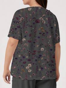 PopScrub Vintage Floral Print Dark Grey Plus Size Scrub Top, Fashionable V-Neck Short Sleeve With Pockets & Ear Loop Design, Spring/Summer Nurse Scrub Top - Multicolor - View 2