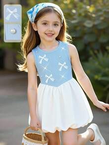 SHEIN Genkimix Kids 少女夏季休闲时尚新款连衣裙，白色蕾丝蝴蝶结装饰前襟，白色串珠上衣，浅蓝色罗纹针织无袖圆领，白色梭织面料连衣裙，优雅舒适，适合日常穿着、外出、聚会、度假、春夏穿着。 - 藍色 - 查看 10