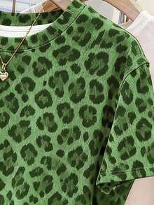 Resyla Leopard Print Digital Pattern Women's Regular Crew Neck Short Sleeve T-Shirt, Gift For Friends - Multicolor - View 3