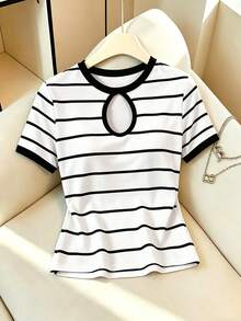 Elenzga Blusa de punto ajustada con cuello, mangas huecas y ribetes de contraste, con estampado de rayas clásico en blanco y negro - Blanco y Negro - Ver 4