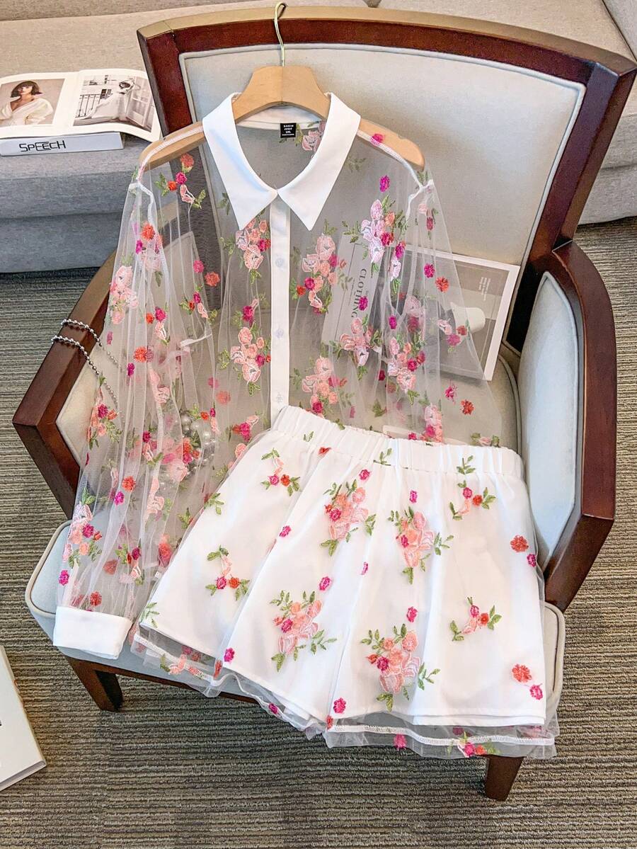 SHEIN CURVE+ 大码女式网纱花卉刺绣上衣和简约短裤两件套，法式浪漫优雅套装 - 白色 - 查看 1