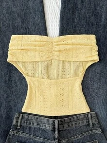 SHEIN 少女露肩蕾丝短款上衣，亲肤蕾丝面料，露肩款式，修身短款廓形，黄色镂空蕾丝，柔软面料，适合春夏穿着，精致蕾丝元素搭配纯露肩设计，日常穿着舒适贴身，不紧绷，易于搭配，打造温柔清纯的少女造型。 - 黃色 - 查看 3