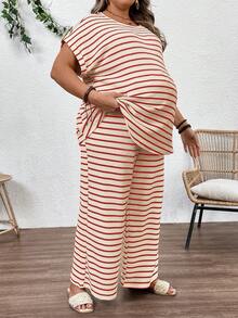 SHEIN 2件套孕妇加大码圆领条纹上衣和裤子，休闲日常穿着 - 紅色 - 查看 1