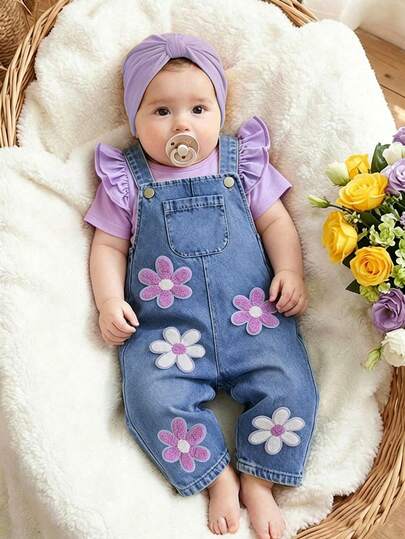 SHEIN 2 יחידות/סט של תינוקת קיץ אופנתי מתוק כפרי סגול עם שרוולים מתנפנפים וצווארון עגול ומכנסיים בסרבל כחול עם רצועות סגולות רקומות פרחים, מתאים ללבוש ברחוב ובבית הספר