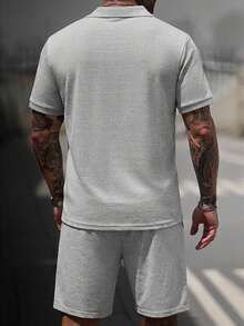 Manfinity Homme 男士舒适卫衣面料POLO衫套装，短袖POLO衫搭配抽绳松紧腰短裤两件套，柔软袖口和领口，适合男士休闲、度假、派对、聚会、运动、日常办公穿着，经典春夏POLO衫套装，畅销款，自穿或送礼皆宜。 - 淺灰色 - 查看 2