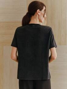 2026 Camiseta negra de manga corta con elegante decoración de perlas, adecuada para uso casual diario - Negro - Ver 3