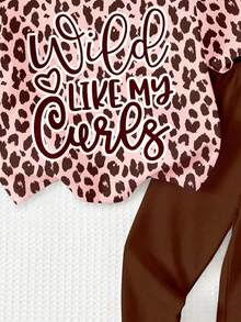SHEIN 粉棕色豹纹印花，可爱字母“Wild Like My Curls❤”图案，女童休闲简约圆领宽松短袖T恤和紧身打底裤两件套，适合春夏日常穿着、旅行、度假、户外活动、农场休闲等场合，舒适休闲，时尚女童，适合婴幼儿穿着，豹纹字母图案服装，少女风 - 彩色 - 查看 7