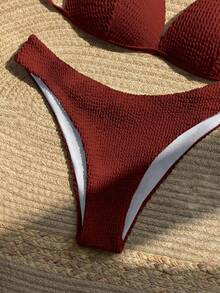 SHEIN Swim 2026新款女士泳装上市，适合上学、度假、约会、下午茶、西式、邮轮、海滩、海岛、公路旅行、四季皆宜、音乐节、波西米亚风度假、秋日休闲、西部波西米亚风等场合。优雅的女士纯色链条领口系带比基尼泳衣，纹理比基尼，纯色比基尼套装，度假比基尼套装，罗纹比基尼，细绳比基尼套装，V领比基尼。 - 紅色 - 查看 6
