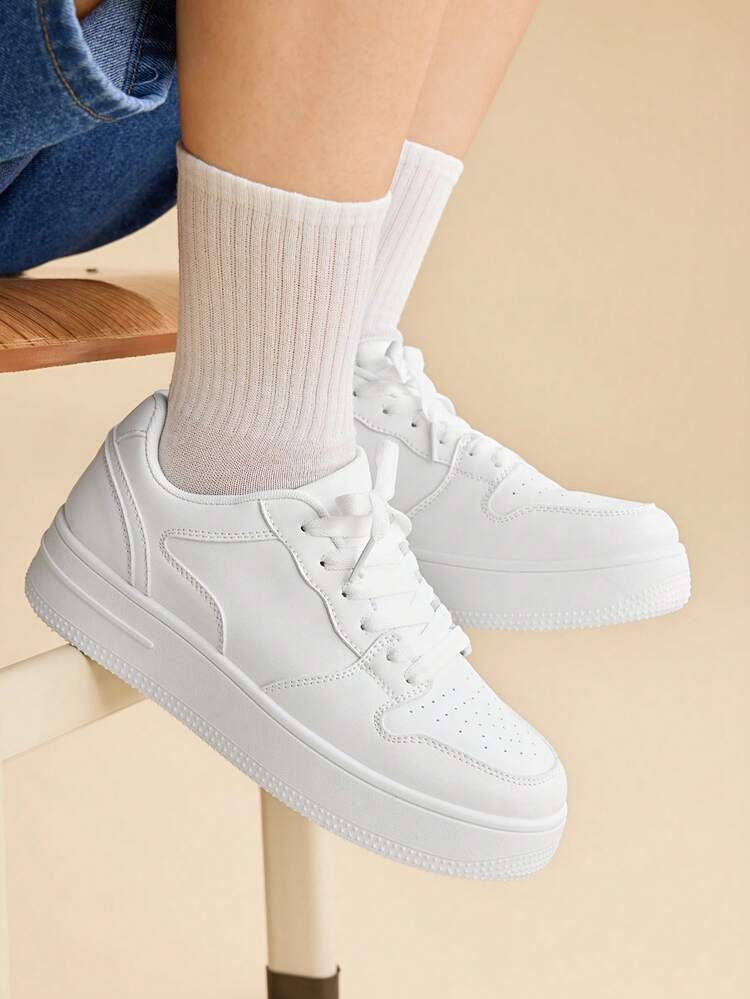 CUCCOO EASI Sapatos Femininos de Sola Grossa com Elevação, Combinação de Cores, Bico Redondo, Tira Branca na Frente, Sola Plana, Tênis Esportivos Femininos para Uso Diário, Moda Primavera e Outono, Novos Sapatos Casuais Simples Brancos - Branco 1 - Visão 1